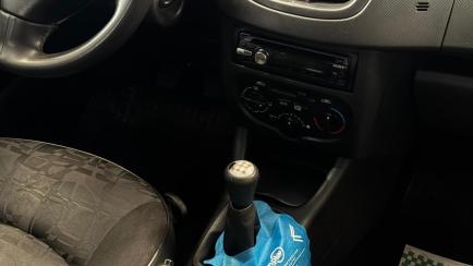 Peugeot 207 Hatch XR 1.4 8V (flex) 4p