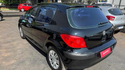 Peugeot 307 Hatch. Presence 1.6 16V (flex)