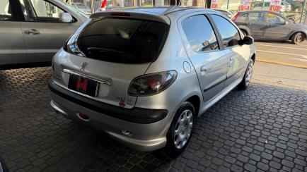 Peugeot 206 Hatch. Presence 1.4 8V (flex)