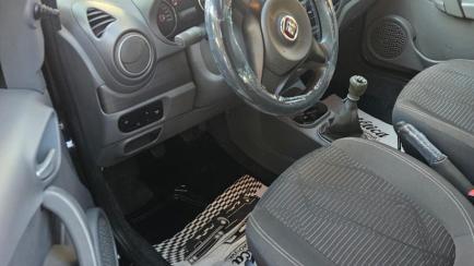Fiat Palio Attractive 1.0 8V (Flex)