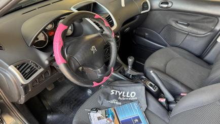 Peugeot 207 Hatch XR 1.4 8V (flex) 4p