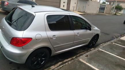 Peugeot 307 Hatch. Presence 1.6 16V (flex)