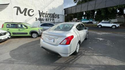 Nissan Versa 1.6 16V SV (Flex)