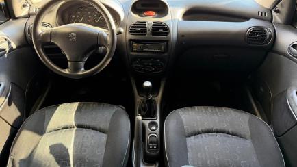 Peugeot 206 Hatch. Presence 1.4 8V (flex)