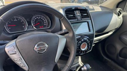 Nissan Versa 1.6 16V Unique CVT (Flex)
