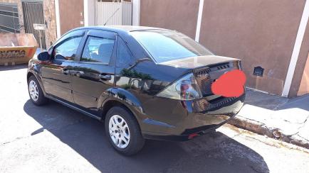 Ford Fiesta Sedan 1.6 Rocam (Flex)