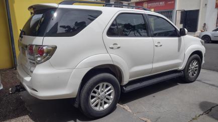 Toyota Hilux SW4 3.0 TDI 4x4 SRV 7L