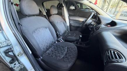 Peugeot 206 Hatch. Presence 1.4 8V (flex)