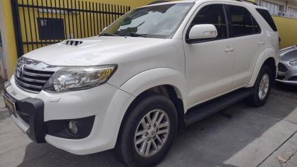 Toyota Hilux SW4 3.0 TDI 4x4 SRV 7L